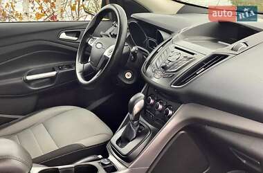 Позашляховик / Кросовер Ford Escape 2015 в 