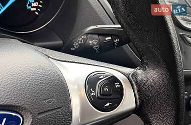 Позашляховик / Кросовер Ford Escape 2015 в 