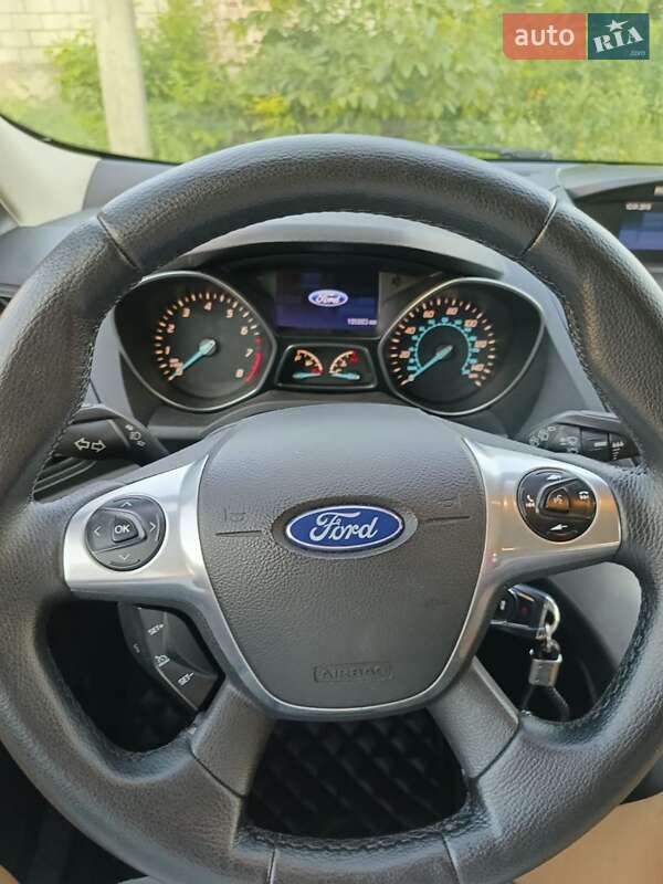 Внедорожник / Кроссовер Ford Escape 2015 в Чернигове