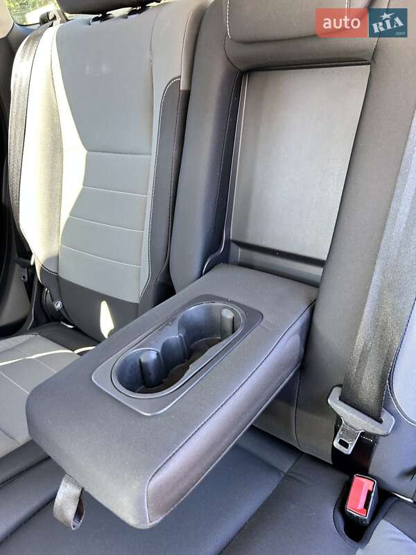 Внедорожник / Кроссовер Ford Escape 2015 в Сумах