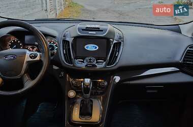 Позашляховик / Кросовер Ford Escape 2015 в 
