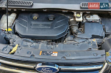 Позашляховик / Кросовер Ford Escape 2015 в 