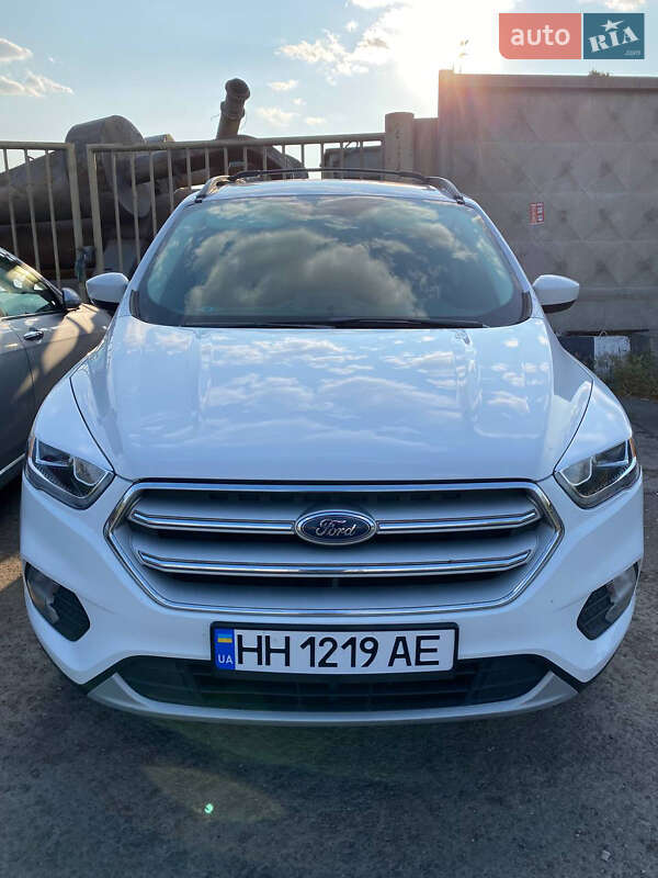 Внедорожник / Кроссовер Ford Escape 2018 в Черноморске