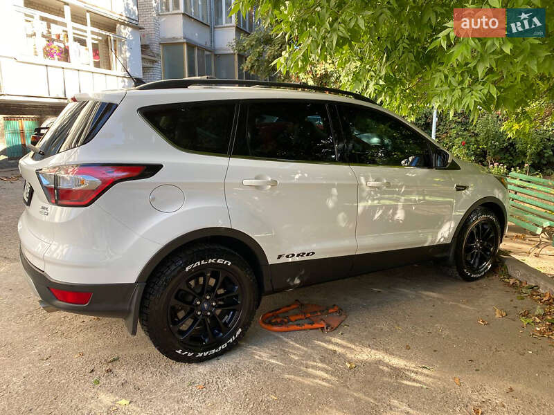 Внедорожник / Кроссовер Ford Escape 2018 в Черноморске