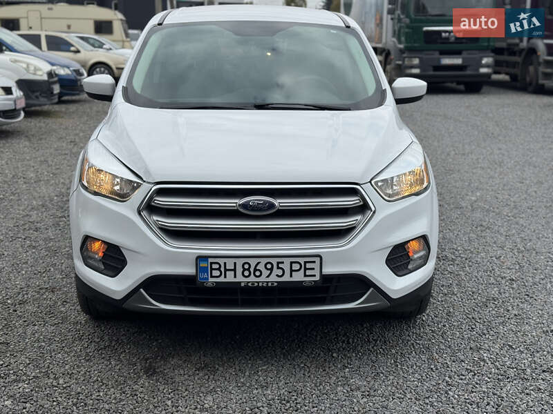 Внедорожник / Кроссовер Ford Escape 2017 в Староконстантинове