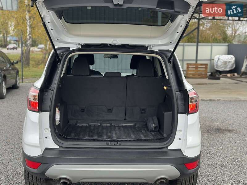 Внедорожник / Кроссовер Ford Escape 2017 в Староконстантинове
