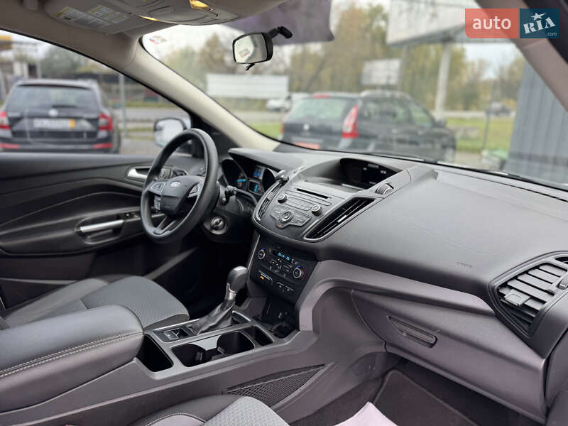 Внедорожник / Кроссовер Ford Escape 2017 в Староконстантинове