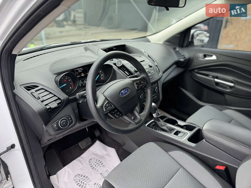 Внедорожник / Кроссовер Ford Escape 2017 в Староконстантинове