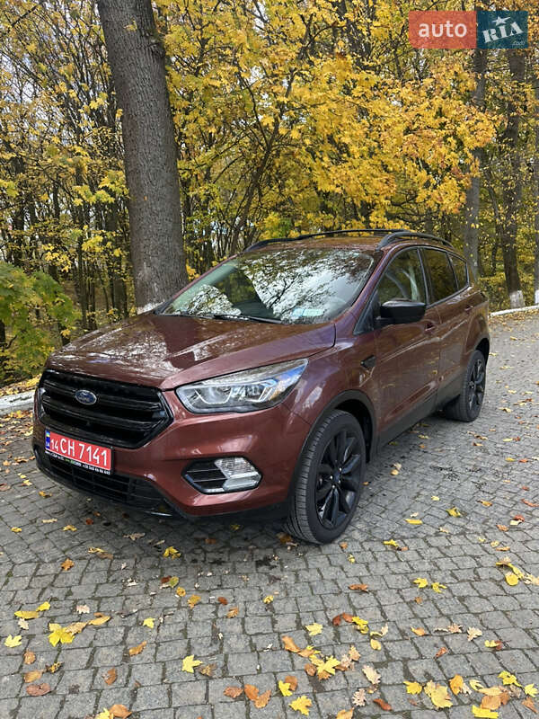 Позашляховик / Кросовер Ford Escape 2018 в Чернівцях