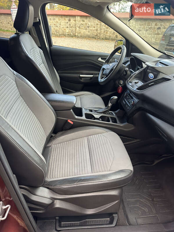 Позашляховик / Кросовер Ford Escape 2018 в Чернівцях