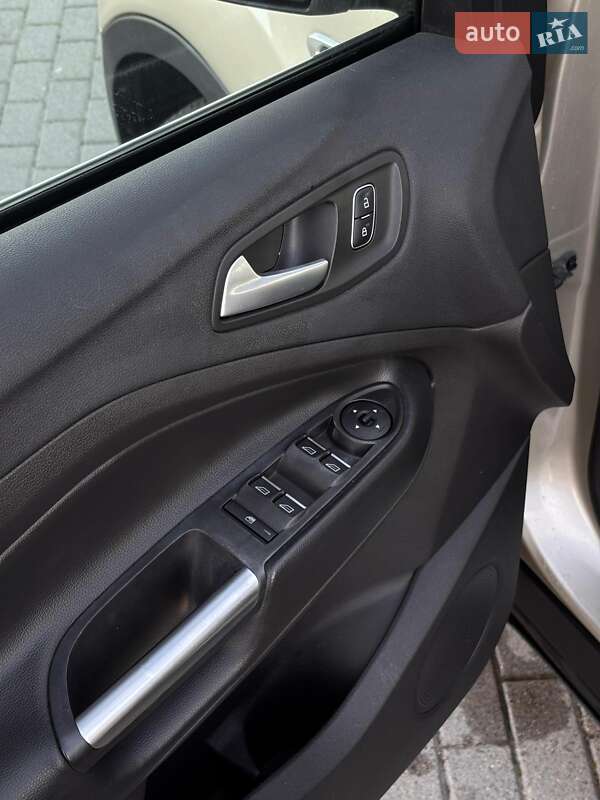 Внедорожник / Кроссовер Ford Escape 2017 в Львове