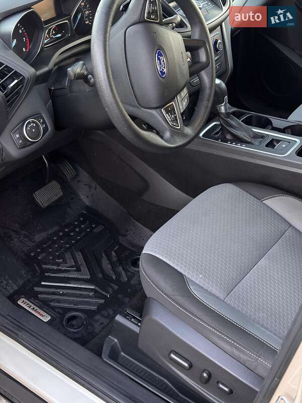 Внедорожник / Кроссовер Ford Escape 2017 в Львове