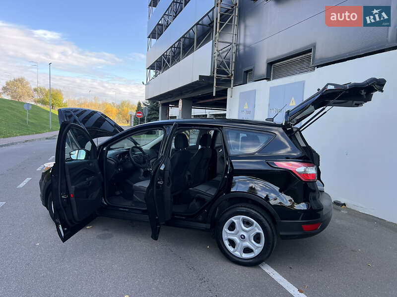 Внедорожник / Кроссовер Ford Escape 2017 в Киеве