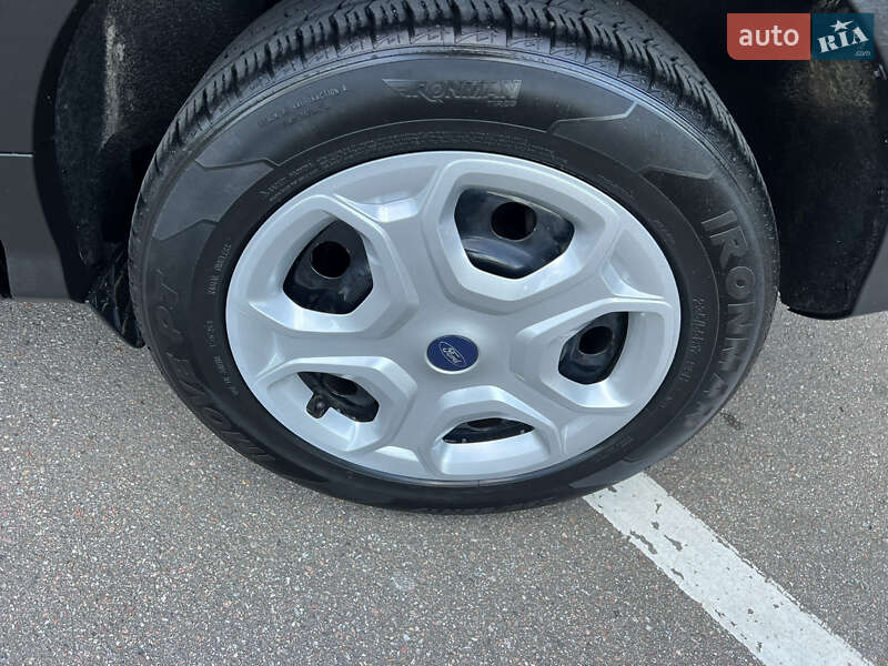 Внедорожник / Кроссовер Ford Escape 2017 в Киеве