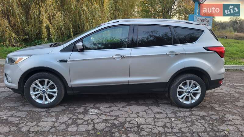 Внедорожник / Кроссовер Ford Escape 2019 в Дубно