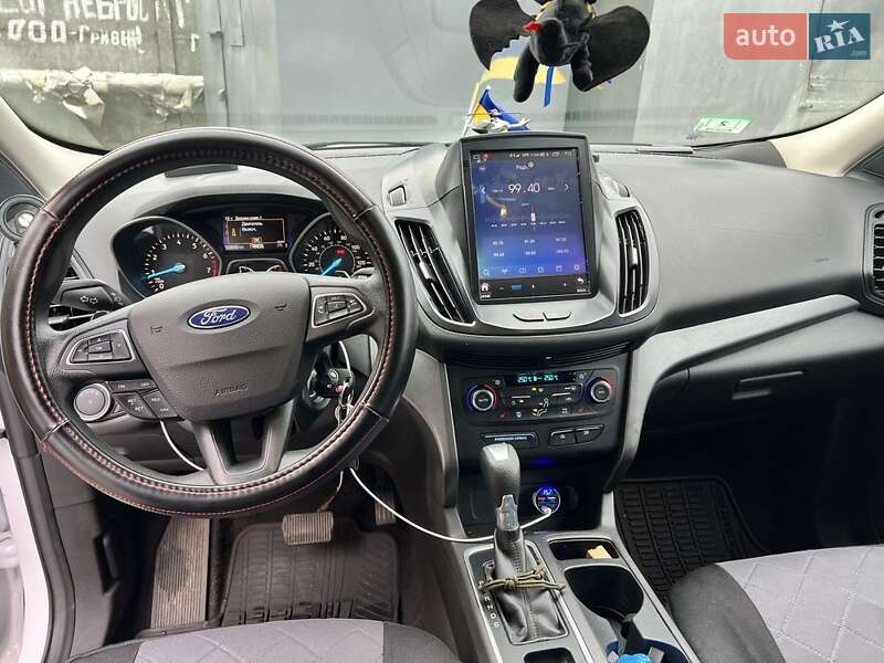 Внедорожник / Кроссовер Ford Escape 2017 в Александрие