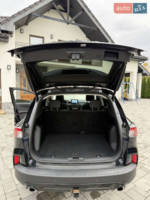 Позашляховик / Кросовер Ford Escape 2021 в Сваляві