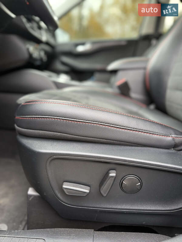 Позашляховик / Кросовер Ford Escape 2021 в Сваляві