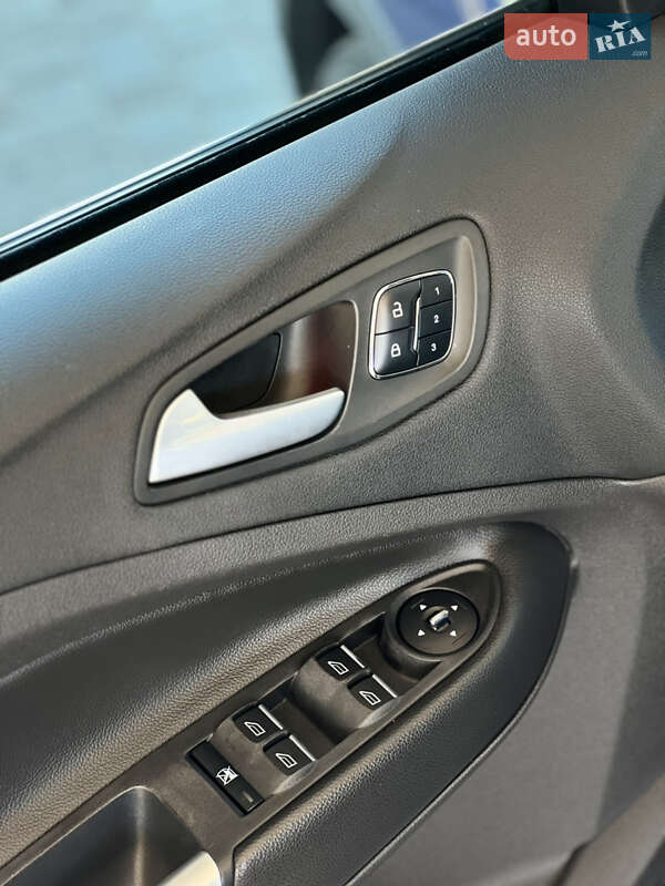 Позашляховик / Кросовер Ford Escape 2015 в Миколаєві