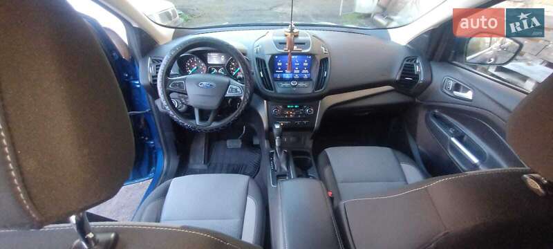 Внедорожник / Кроссовер Ford Escape 2016 в Полтаве