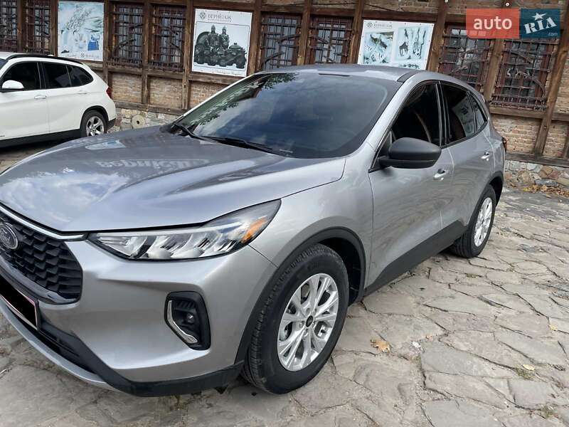 Позашляховик / Кросовер Ford Escape 2023 в Золочеві