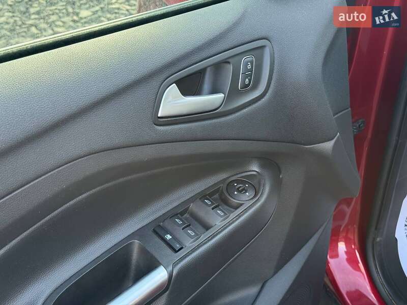 Позашляховик / Кросовер Ford Escape 2018 в Луцьку