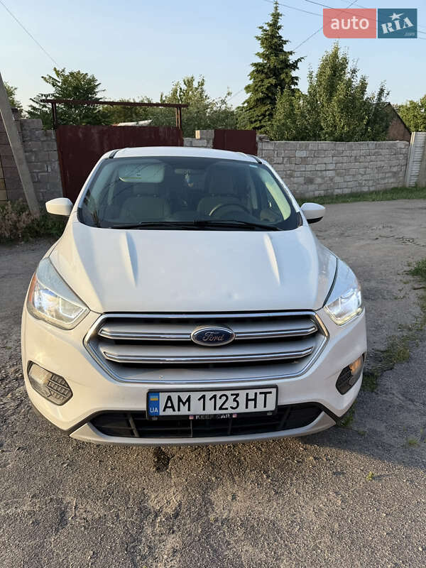 Позашляховик / Кросовер Ford Escape 2017 в Дніпрі