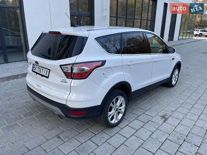 Внедорожник / Кроссовер Ford Escape 2017 в Ровно