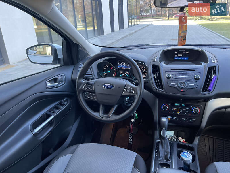 Внедорожник / Кроссовер Ford Escape 2017 в Ровно
