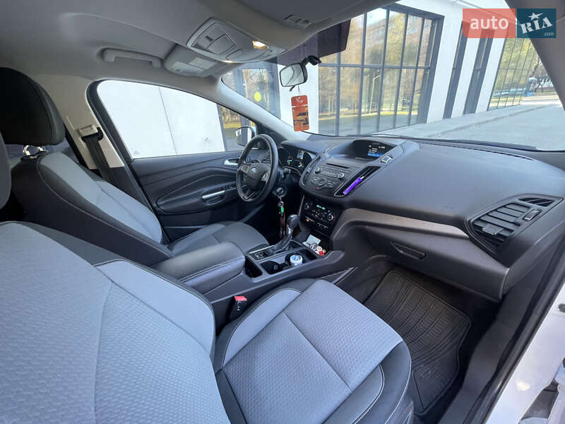 Внедорожник / Кроссовер Ford Escape 2017 в Ровно