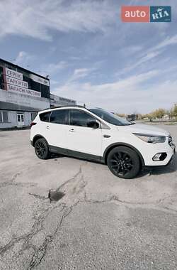 Внедорожник / Кроссовер Ford Escape 2018 в Запорожье