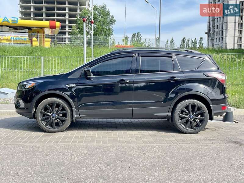Внедорожник / Кроссовер Ford Escape 2018 в Киеве
