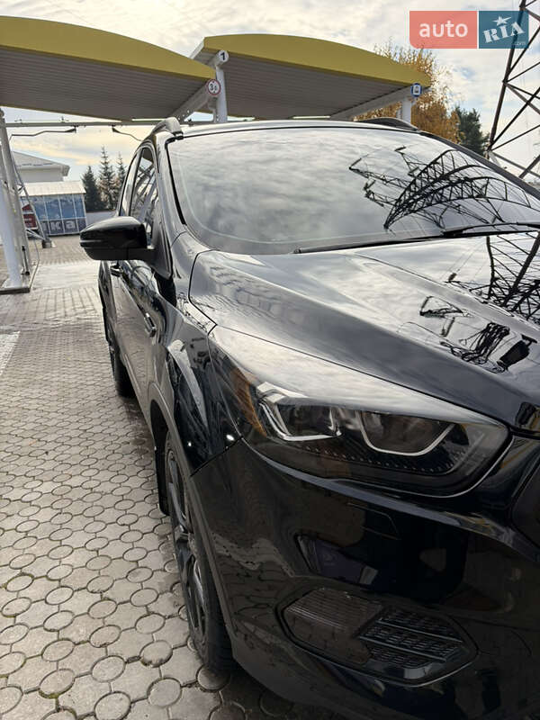 Внедорожник / Кроссовер Ford Escape 2017 в Черновцах