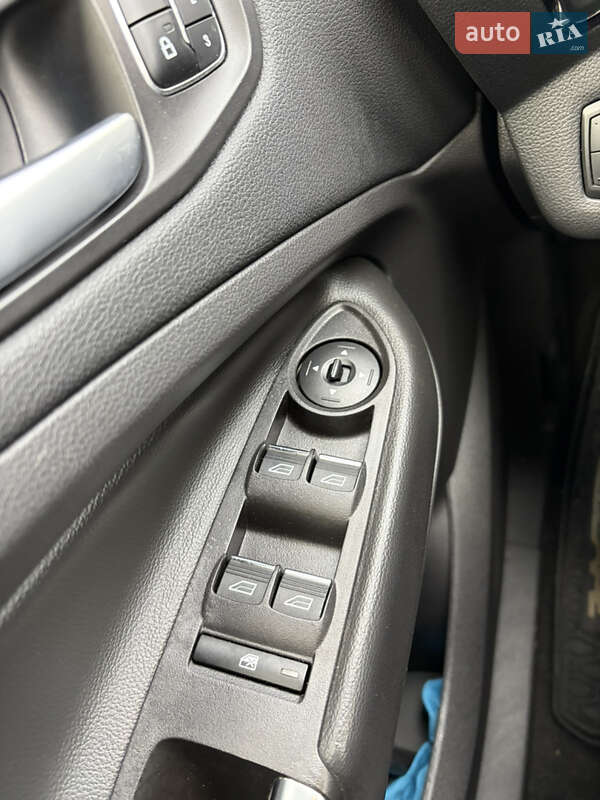 Внедорожник / Кроссовер Ford Escape 2017 в Черновцах