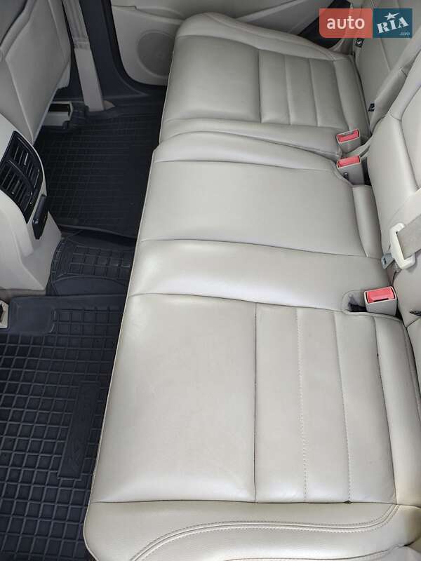 Внедорожник / Кроссовер Ford Escape 2014 в Кривом Роге