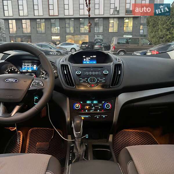 Внедорожник / Кроссовер Ford Escape 2018 в Львове