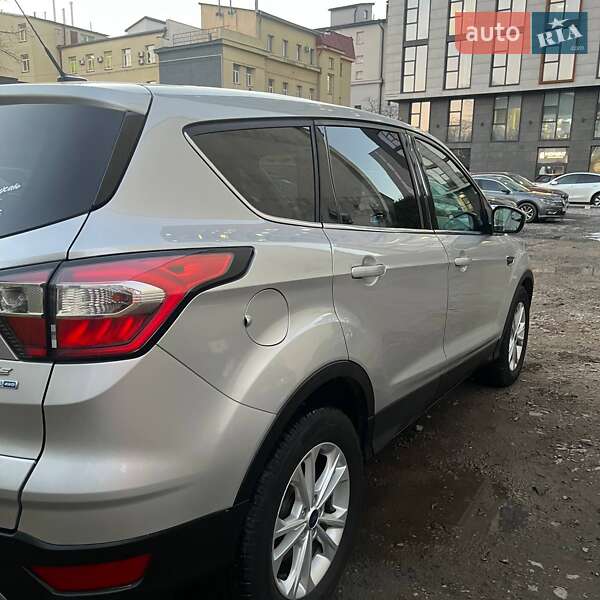 Внедорожник / Кроссовер Ford Escape 2018 в Львове