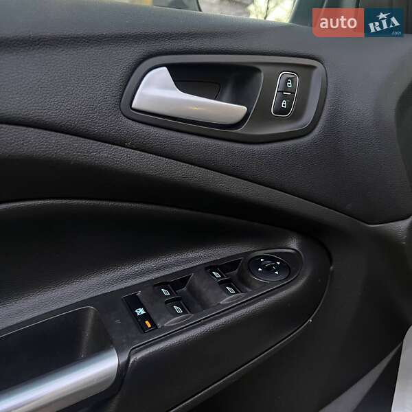 Внедорожник / Кроссовер Ford Escape 2018 в Львове