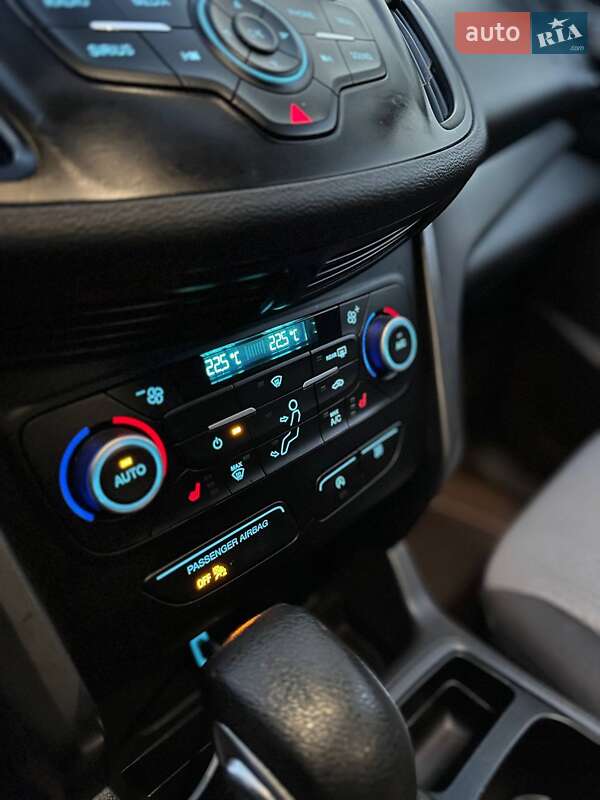 Внедорожник / Кроссовер Ford Escape 2018 в Львове