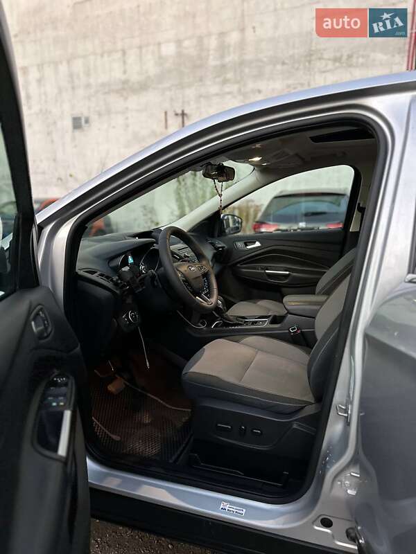 Внедорожник / Кроссовер Ford Escape 2018 в Львове