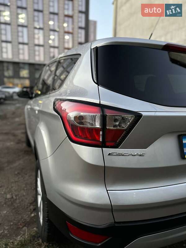 Внедорожник / Кроссовер Ford Escape 2018 в Львове