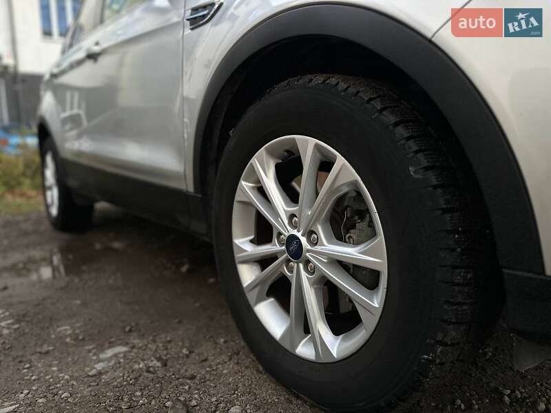 Внедорожник / Кроссовер Ford Escape 2018 в Львове