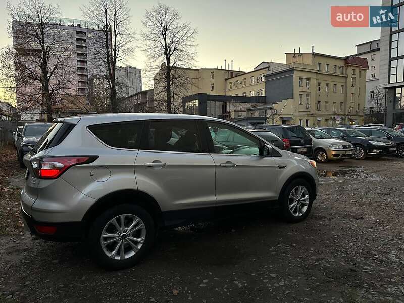 Внедорожник / Кроссовер Ford Escape 2018 в Львове