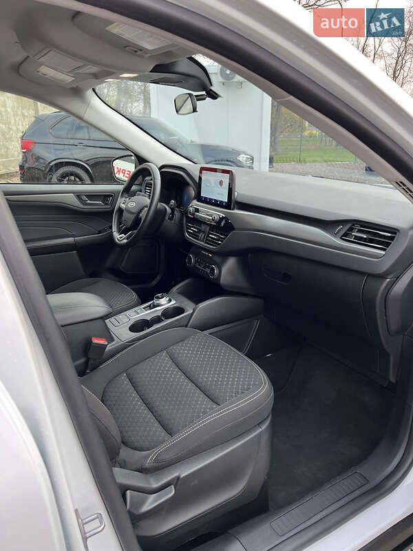 Внедорожник / Кроссовер Ford Escape 2023 в Черкассах