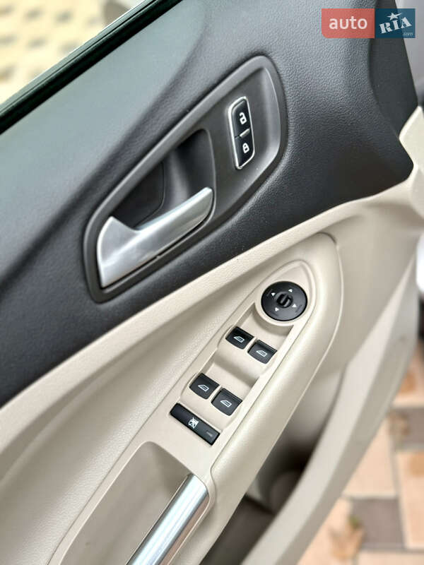 Позашляховик / Кросовер Ford Escape 2014 в Одесі фото 46 Позашляховик / Кросовер Ford Escape 2014 в Одесі