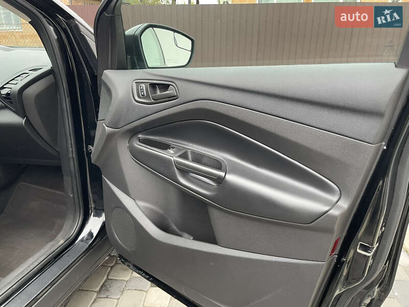 Внедорожник / Кроссовер Ford Escape 2017 в Лубнах