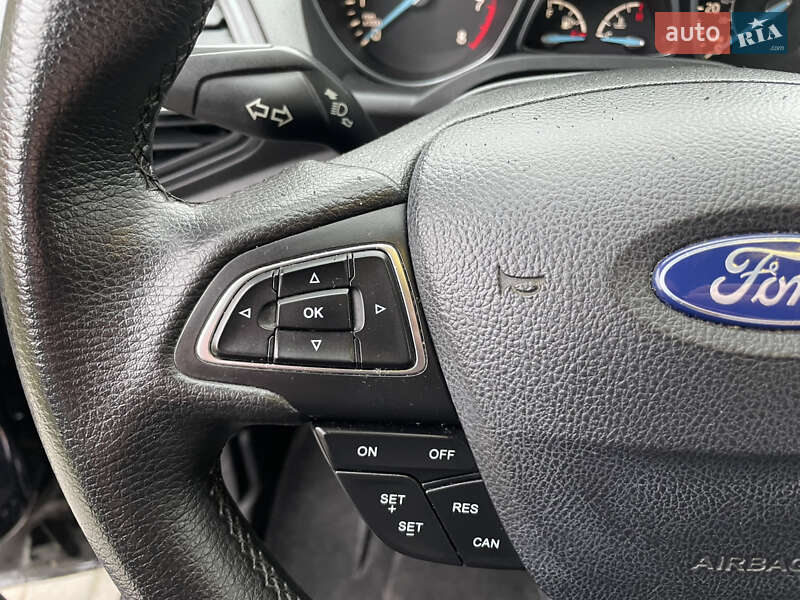 Внедорожник / Кроссовер Ford Escape 2017 в Лубнах