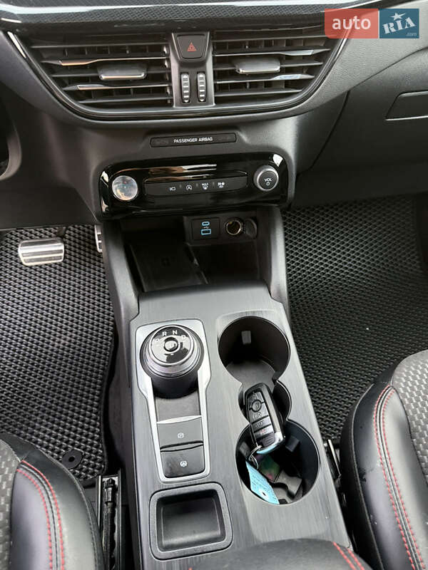 Позашляховик / Кросовер Ford Escape 2023 в Золочеві