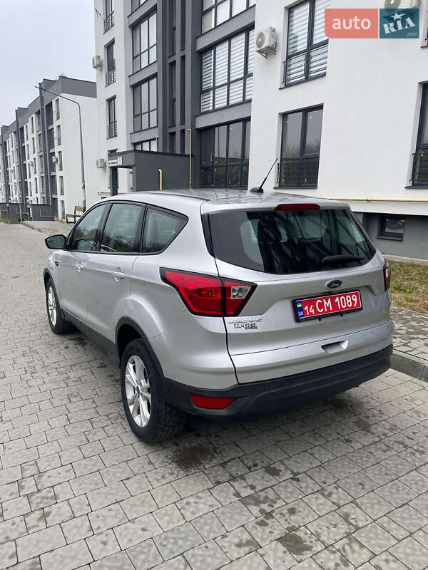 Внедорожник / Кроссовер Ford Escape 2019 в Новояворовске