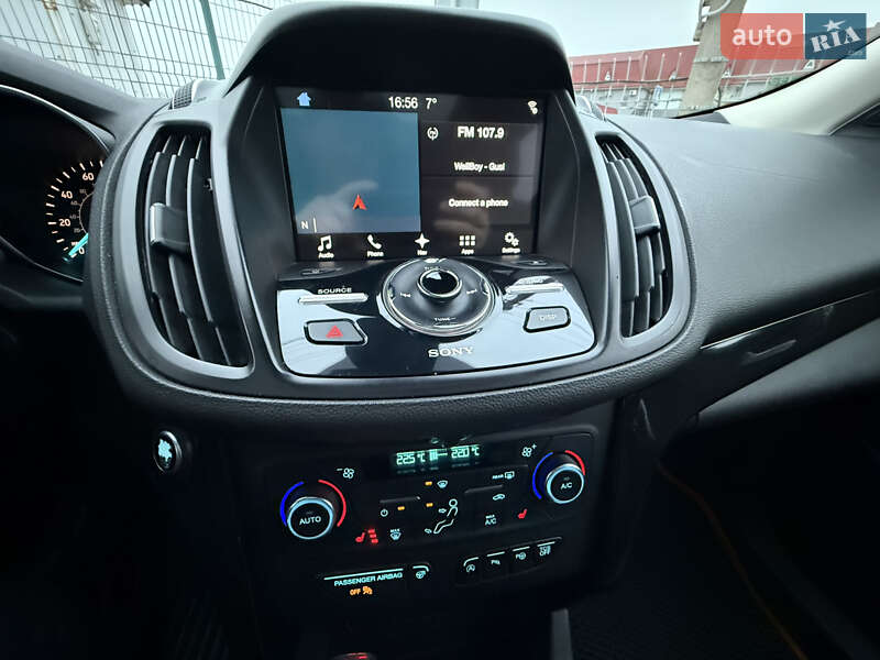 Внедорожник / Кроссовер Ford Escape 2017 в Киеве
